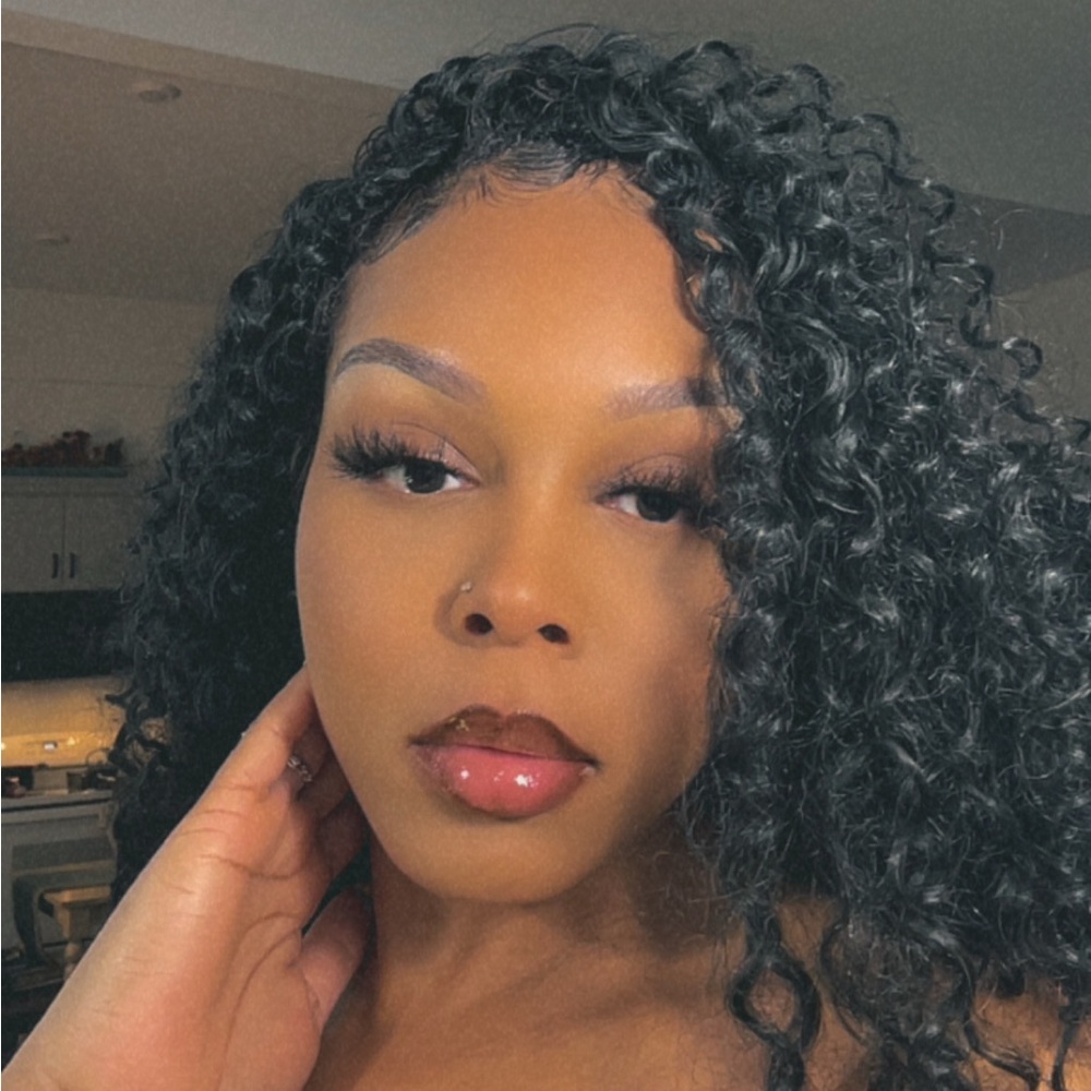 Meet your Posher, Jazmine